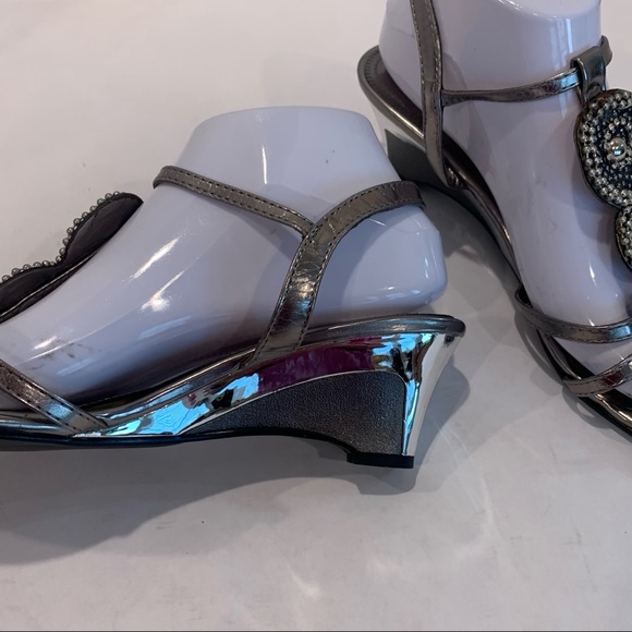 VIZANI stunning grey sandal size 11 with slight wedge for ultimate comfort. New - Picture 13 of 14